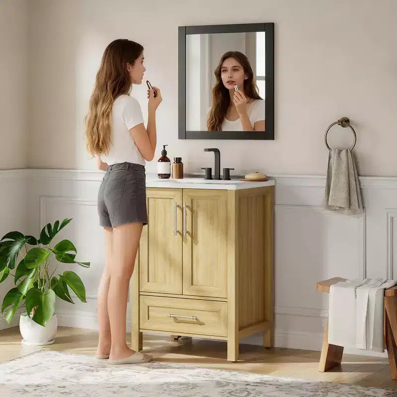 Mobile bagno con lavabo in ceramica e ante con chiusura soft-close